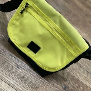 Herschel Grade Messenger Bag Black Highlighter Yellow